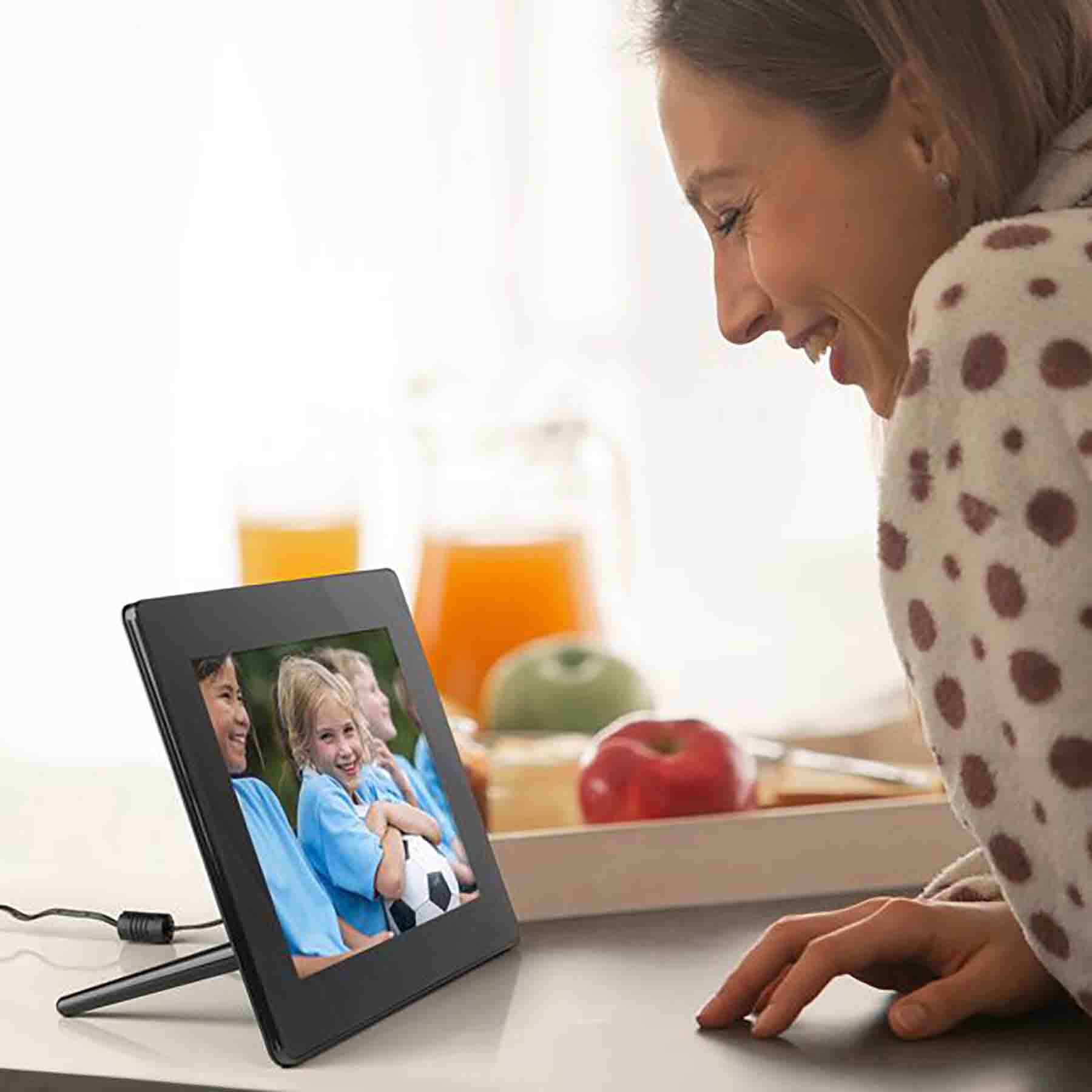 WiFi Digital Photo Frame with 16GB Built-in Memory - 8 inch