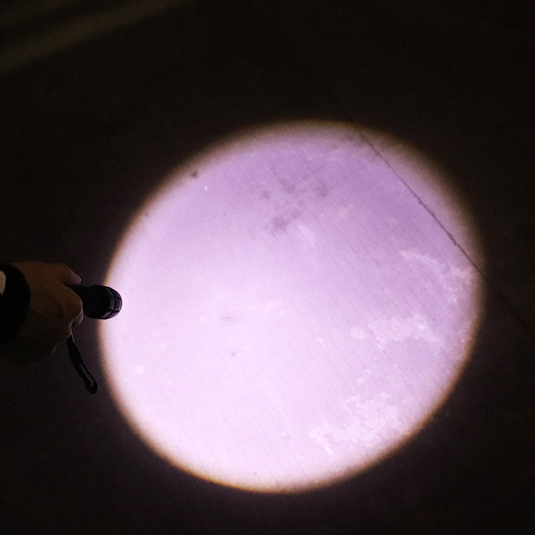 MGE4434 LED Strong  Zoom Flashlight